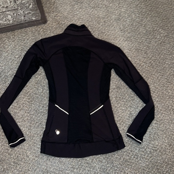 Lululemon long sleeve top. 2 - Picture 8 of 11